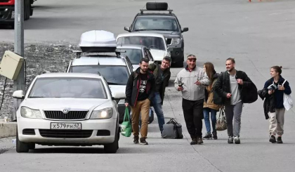 Rusia anunta ca nu mai elibereaza pasapoarte barbatilor mobilizati pentru fortele armate Rusia anunta ca nu mai elibereaza pasapoarte barbatilor mobilizati pentru fortele armate