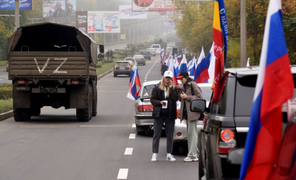 Separatistii pro-rusi din Donetk sunt in sarbatoare. Oamenii au iesit pe strazi si au fluturat drapelul Rusiei - FOTO