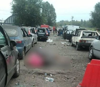 Rusii au bombardat un convoi de civili care fugeau din Zaporojie. 23 de oameni au fost ucisi si 28 raniti - FOTO Rusii au bombardat un convoi de civili care fugeau din Zaporojie. 23 de oameni au fost ucisi si 28 raniti - FOTO