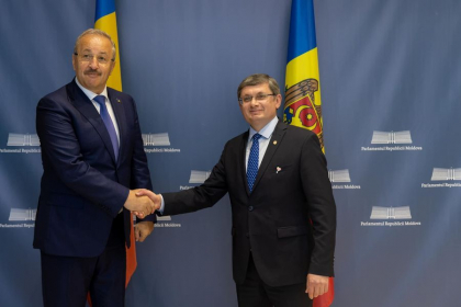 Presedintele Parlamentului a vorbit cu ministrul roman al Apararii despre modernizarea sectorul de securitate si aparare a Moldovei, la Chisinau. Grosu: „Romania ne va ajuta sa ne miscam mai repede” - FOTO Presedintele Parlamentului a vorbit cu ministrul roman al Apararii despre modernizarea sectorul de securitate si aparare a Moldovei, la Chisinau. Grosu: „Romania ne va ajuta sa ne miscam mai repede” - FOTO