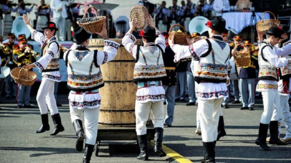 Dupa o pauza de doi ani, Ziua Nationala a Vinului revine in Piata Marii Adunari Nationale, acolo unde se vor aduna peste 70 de vinarii din intreaga tara Dupa o pauza de doi ani, Ziua Nationala a Vinului revine in Piata Marii Adunari Nationale, acolo unde se vor aduna peste 70 de vinarii din intreaga tara