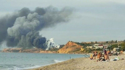 Fum si explozii depistate la cea mai importanta baza aeriana din Crimeea. Un avion a luat foc - FOTO/VIDEO