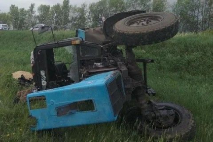O femeie a ajuns la spital, dupa ce a fost lovita de un tractor, la Comrat. Soferul a fugit de la locul accidentului O femeie a ajuns la spital, dupa ce a fost lovita de un tractor, la Comrat. Soferul a fugit de la locul accidentului
