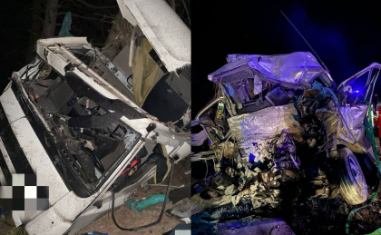 Accident grav la Nisporeni. Doi barbati au murit pe loc, iar unul - transportat la spital, dupa ce microbuzul in care se aflau a fost lovit de un camion. Cum s-a intamplat totul - FOTO 