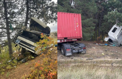Noi imagini de la locul accidentului, de la Nisporeni. Acolo unde doi barbati au murit pe loc, dupa ce un microbuz a fost lovit de un camion  - FOTO