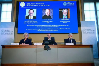 Premiul Nobel pentru Fizica 2022, castigat de trei cercetatori. De ce au fost laureati Alain Aspect, John Clauser si Anton Zeilinger - VIDEO