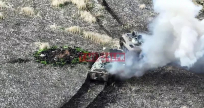 Ucrainenii au lovit un blindat rusesc in timp ce incerca sa salveze echipajul unui alt blindat rusesc. Deznodamant remarcabil - VIDEO 