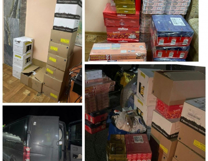 Zeci de kilograme de ciocolata nedeclarate - gasite intr-un microbuz care venea din Italia, la vama Leuseni. Ce au mai gasit vamesii - FOTO Zeci de kilograme de ciocolata nedeclarate - gasite intr-un microbuz care venea din Italia, la vama Leuseni. Ce au mai gasit vamesii - FOTO