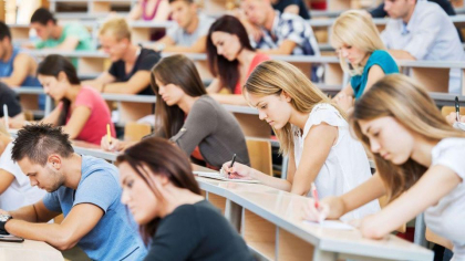 Au fost aprobate listele elevilor si studentilor care vor primi burse de merit in anul de studii 2022-2023