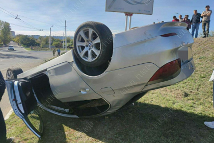 Un automobil s-a rasturnat, dupa ce a derapat de pe sosea, la Tighina. Imagini de la locul accidentului - FOTO