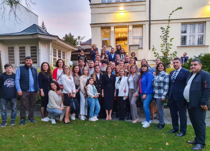 Maia Sandu s-a intalnit la Praga cu diaspora tarii noastre. Despre ce a discutat presedintele cu moldovenii stabiliti in Cehia - FOTO Maia Sandu s-a intalnit la Praga cu diaspora tarii noastre. Despre ce a discutat presedintele cu moldovenii stabiliti in Cehia - FOTO