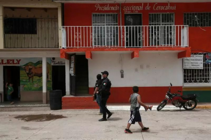 Atac armat la primaria unui oras din Mexic. Primarul si alte 17 oameni au fost ucisi Atac armat la primaria unui oras din Mexic. Primarul si alte 17 oameni au fost ucisi
