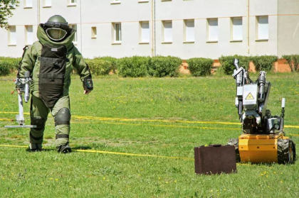 Alerta intr-un orasel din Japonia din cauza unei serviete suspecte. Descoperirea i-a facut sa roseasca pe politisti Alerta intr-un orasel din Japonia din cauza unei serviete suspecte. Descoperirea i-a facut sa roseasca pe politisti