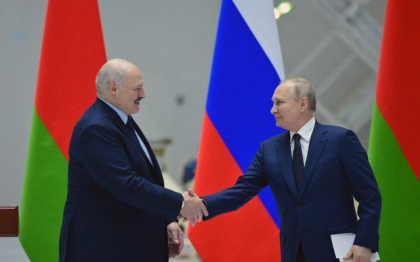 Lidera opozitiei din Belarus spune ca Lukasenko este „slabit” de sprijinul sau pentru razboiul lui Putin: „Pozitia lui este foarte fragila”
Lidera opozitiei din Belarus spune ca Lukasenko este „slabit” de sprijinul sau pentru razboiul lui Putin: „Pozitia lui este foarte fragila”