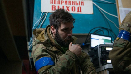 Rusii au incercat sa recruteze luptatori din Regimentul Azov: „Voi luptati bine. Haideti sa distrugem SUA si Occidentul impreuna”