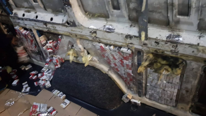 Un barbat a incercat sa iasa din tara cu peste 30 de mii de tigari, la vama Lipcani. Unde erau ascunse - FOTO