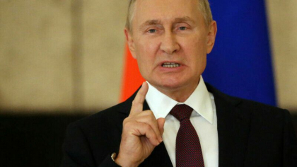 Putin a primit cadou, de ziua lui, un tractor de la Lukasenko. Seful rus a primit si pepeni de la liderul din Tadjikistan