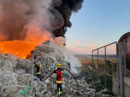 Primaria municipiului Chisinau, despre incendiul pe teritoriul unui depozit de reciclare : „Este proprietatea unui agent economic privat” Primaria municipiului Chisinau, despre incendiul pe teritoriul unui depozit de reciclare : „Este proprietatea unui agent economic privat”