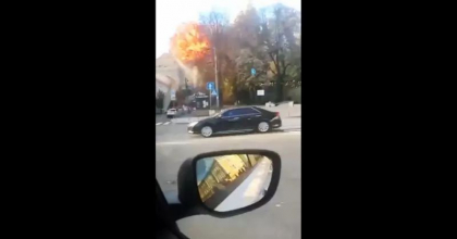 Momentul in care o racheta ruseasca loveste o cladire din centrul Kievului - VIDEO Momentul in care o racheta ruseasca loveste o cladire din centrul Kievului - VIDEO