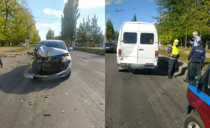 Un copil de 10 ani a ajuns la spital, dupa ce microbuzul in care se afla a fost lovit de un automobil, la Tiraspol. Ce a declarat soferul. Imagini de la locul accidentului - FOTO Un copil de 10 ani a ajuns la spital, dupa ce microbuzul in care se afla a fost lovit de un automobil, la Tiraspol. Ce a declarat soferul. Imagini de la locul accidentului - FOTO