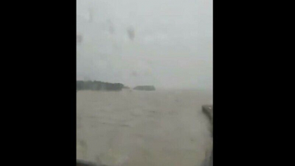 Cel putin 33 de morti in inundatiile si alunecarile de teren din Nepal. Raul Karnali a crescut la peste 12 metri - VIDEO Cel putin 33 de morti in inundatiile si alunecarile de teren din Nepal. Raul Karnali a crescut la peste 12 metri - VIDEO