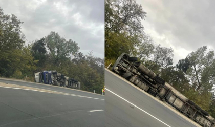 Un camion s-a rasturnat in canalul de scurgere de pe marginea drumului, dupa ce soferul a pierdut controlul volanului, la Hincesti. Imagini de la locul accidentului - FOTO 