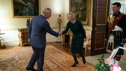 Imagini virale de la ultima intalnire a Regelui Charles cu premierul Truss: „Ai venit din nou? Of, draga...” - VIDEO Imagini virale de la ultima intalnire a Regelui Charles cu premierul Truss: „Ai venit din nou? Of, draga...” - VIDEO