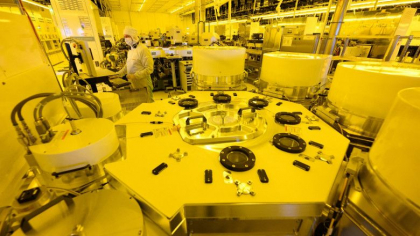 Cei mai mari furnizori de echipamente pentru productia de cipuri din lume au oprit afacerile cu China Cei mai mari furnizori de echipamente pentru productia de cipuri din lume au oprit afacerile cu China