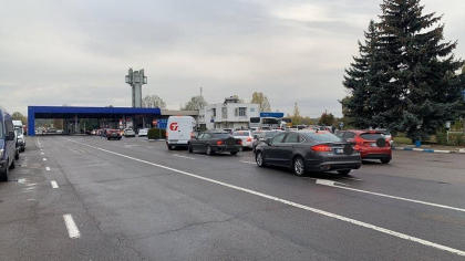Atentie, calatori. S-au format ambuteiaje la frontiera de stat. Care sunt cele mai aglomerate puncte de trecere - FOTO