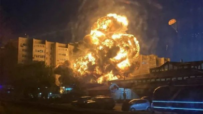 Un avion militar s-a prabusit peste o cladire rezidentiala din orasul Eisk. Care este motivul - VIDEO Un avion militar s-a prabusit peste o cladire rezidentiala din orasul Eisk. Care este motivul - VIDEO