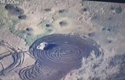 Imagini ciudate cu un tanc rusesc ce se invarte in cerc au declansat un val de ironii pe social media - VIDEO