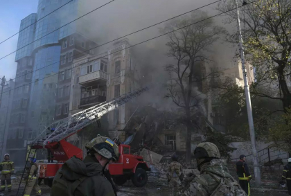 Imagini din Kievul bombardat de rusi luni dimineata. Cel putin trei persoane au murit in urma atacurilor - FOTO