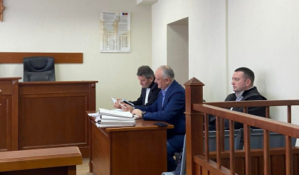 Igor Dodon - prezent la Judecatoria Buiucani. Acolo are loc sedinta de judecata in dosarul Energocom, in care fostul sef de stat este invinuit de depasirea atributiilor de serviciu in perioada cand era ministru al Economiei - FOTO 
