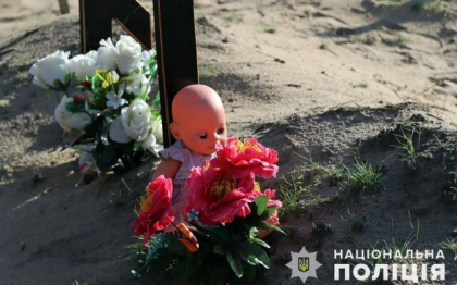 Cadavrele a cinci copii, exhumate dintr-o groapa comuna din estul Donetkului
Cadavrele a cinci copii, exhumate dintr-o groapa comuna din estul Donetkului