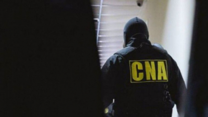 Au luat mita 24 000 de lei pentru un permis de conducere. Un politist de frontiera si directorul unui centru de pregatire a specialistilor Armatei Nationale - retinuti de CNA si procurori
Au luat mita 24 000 de lei pentru un permis de conducere. Un politist de frontiera si directorul unui centru de pregatire a specialistilor Armatei Nationale - retinuti de CNA si procurori
