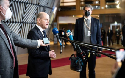 Scholz: „Nu vom permite ca ultima escaladare a Moscovei sa ramana fara raspuns. Tacticile de pamant parjolit nu vor ajuta Rusia sa castige razboiul”. Cancelarul german avertizeaza asupra plafonarii pretului la gaze naturale