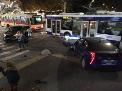 Clipe de cosmar pentru o tanara din capitala. A fost transportata de urgenta la spital, dupa ce a fost lovita de un automobil, in urma unui accident - FOTO