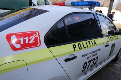 Un grup de tineri cu constitutie atletica, in geci negre si cu comportament dubios - surprinsi de oamenii legii in centrul capitalei. Politia: „Nu au putut explica clar scopul aflarii acolo” Un grup de tineri cu constitutie atletica, in geci negre si cu comportament dubios - surprinsi de oamenii legii in centrul capitalei. Politia: „Nu au putut explica clar scopul aflarii acolo”