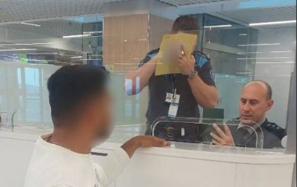Au facut cale intoarsa. Trei cetateni straini - retinuti cu acte false pe Aeroportul International Chisinau. Precizarile Politiei de Frontiera