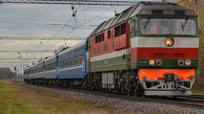 Un sofer a avut nevoie de ingrijiri medicale, dupa ce microbuzul pe care il conducea s-a lovit de un tren, la Leova. Cum s-a intamplat totul Un sofer a avut nevoie de ingrijiri medicale, dupa ce microbuzul pe care il conducea s-a lovit de un tren, la Leova. Cum s-a intamplat totul