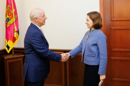 Presedintele Maia Sandu s-a intalnit cu ambasadorul SUA, Kent Logsdon. Care au fost subiectele discutate
Presedintele Maia Sandu s-a intalnit cu ambasadorul SUA, Kent Logsdon. Care au fost subiectele discutate