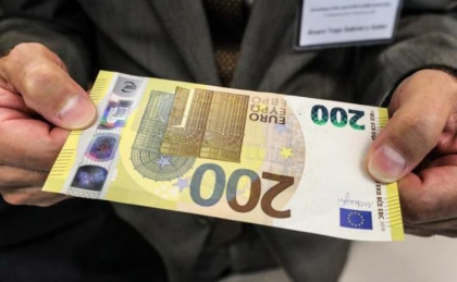 Ar fi incercat sa ofere mita unui politist pentru a scapa de pedeapsa, dupa ce a urcat baut la volan si fara permis de conducere, dar a fost denuntat la CNA. Un barbat din Taraclia - cercetat penal Ar fi incercat sa ofere mita unui politist pentru a scapa de pedeapsa, dupa ce a urcat baut la volan si fara permis de conducere, dar a fost denuntat la CNA. Un barbat din Taraclia - cercetat penal