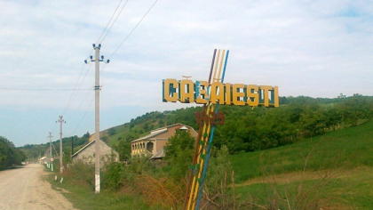 Noi detalii despre omorul de la Calarasi. Profesorul care a fost ucis de fostul sau elev ar fi fiul primarului din sat si fostul director al gimnaziului Noi detalii despre omorul de la Calarasi. Profesorul care a fost ucis de fostul sau elev ar fi fiul primarului din sat si fostul director al gimnaziului