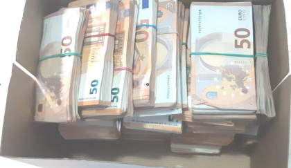 A incercat sa iasa din Republica Moldova cu 12,7 milioane de lei, in valuta straina. O femeie din Ucraina - trimisa in judecata A incercat sa iasa din Republica Moldova cu 12,7 milioane de lei, in valuta straina. O femeie din Ucraina - trimisa in judecata