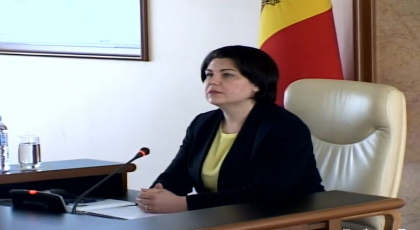 Sedinta Guvernului cu lumina stinsa. Gavrilita: „Jurnalistii ne roaga sa aprindem luminile pentru cinci minute pentru fotografii” Sedinta Guvernului cu lumina stinsa. Gavrilita: „Jurnalistii ne roaga sa aprindem luminile pentru cinci minute pentru fotografii”
