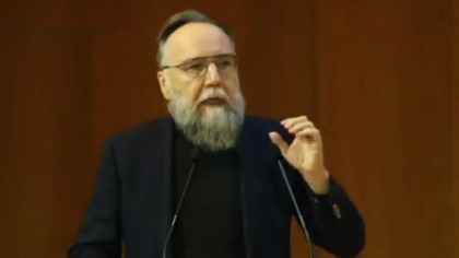 Aleksandr Dughin, primul discurs de la inmormantarea fiicei sale: Luptam de partea Arhaghelului Mihail impotriva diavolului in Ucraina - VIDEO