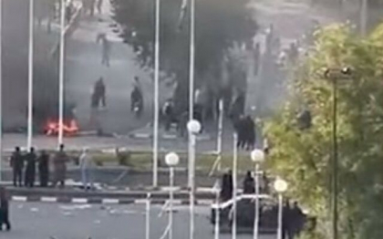 Fortele iraniene de securitate au tras in manifestanti dupa un omagiu adus la mormantul Mahsei Amini - VIDEO