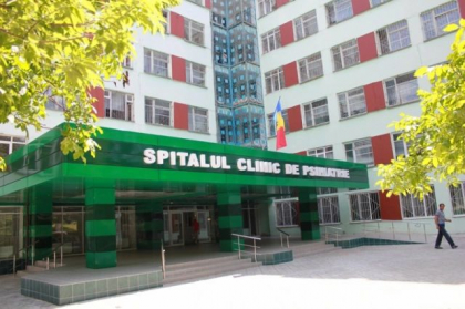 A luat foc un salon din cadrul spitalului Clinic de Psihiatrie din orasul Codru. Pompierii au intervenit - FOTO