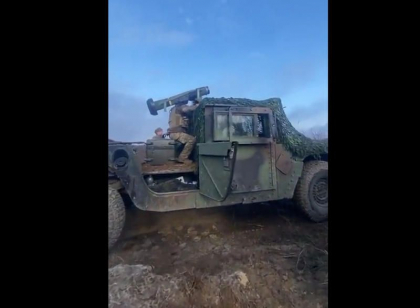 Lovitura 100% americana a armatei ucrainene: Un blindat rusesc e distrus cu un Javelin de la bordul unui Humvee - VIDEO Lovitura 100% americana a armatei ucrainene: Un blindat rusesc e distrus cu un Javelin de la bordul unui Humvee - VIDEO