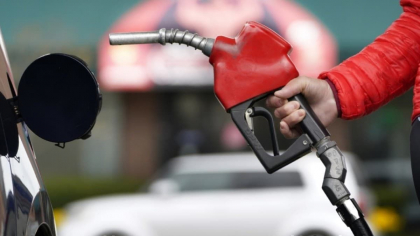Cat vor achita soferii pentru carburanti in acest weekend. Noile preturi stabilite de ANRE pentru motorina si benzina - FOTO Cat vor achita soferii pentru carburanti in acest weekend. Noile preturi stabilite de ANRE pentru motorina si benzina - FOTO